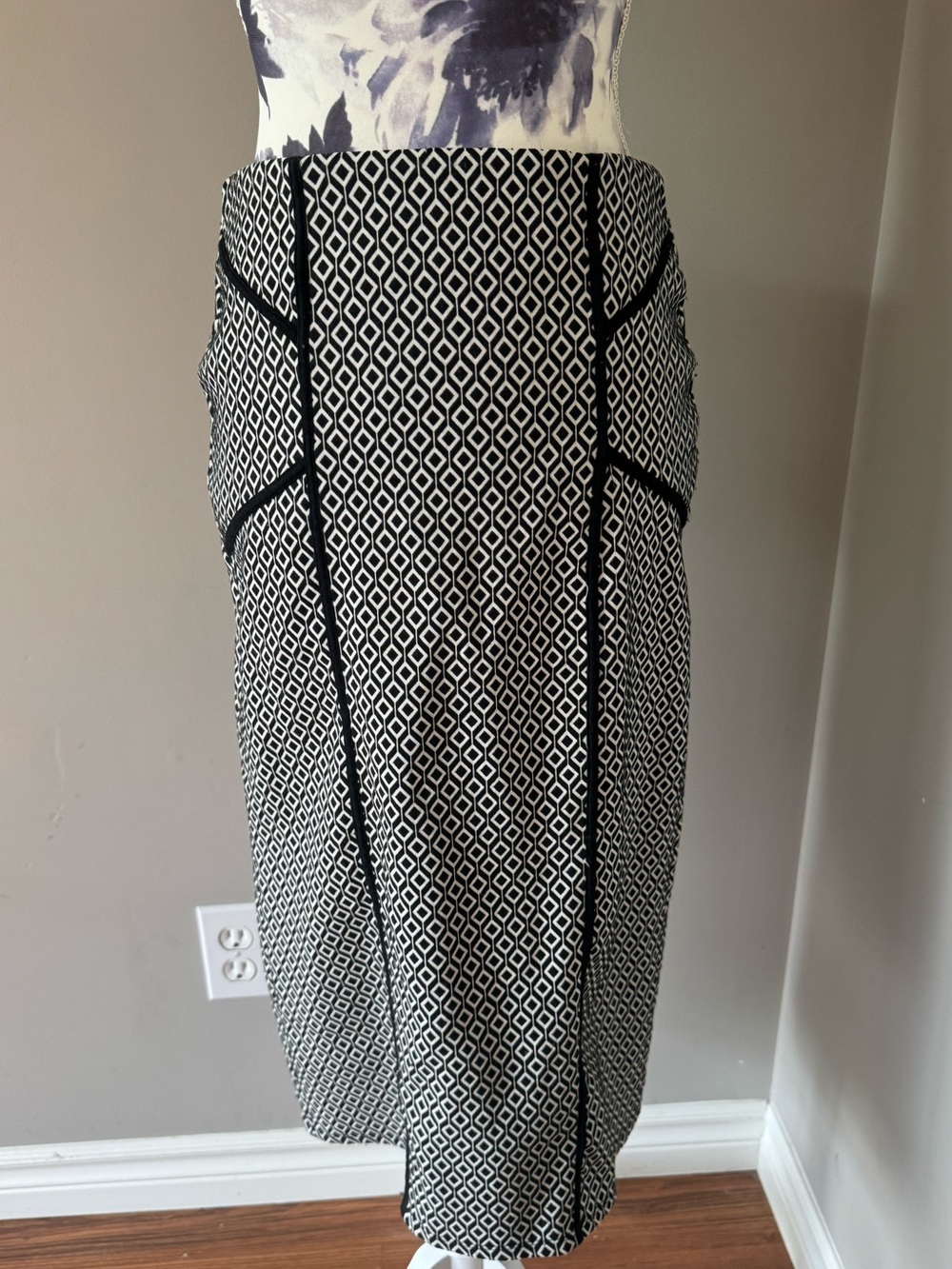 Geometric Black & White Midi Pencil Skirt